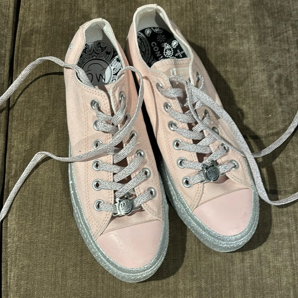 Converse All Stars - Low Top, Platform. Pink w/ Silver Sparkle - Like New
